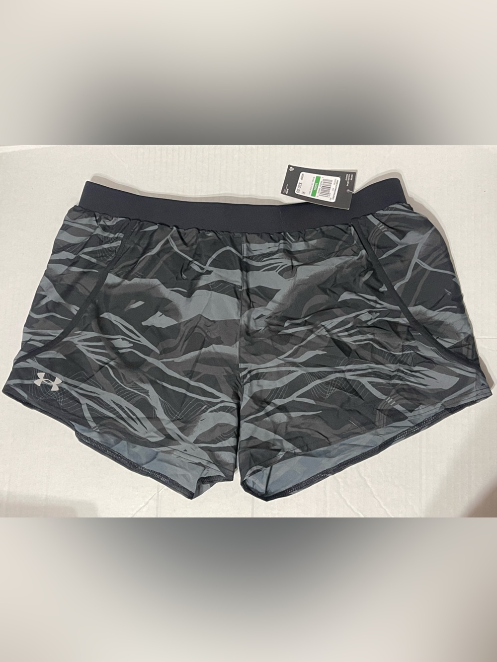 Under Armour Mileage 3.0 Printed Shorts - Women’s Large - Black - NWT